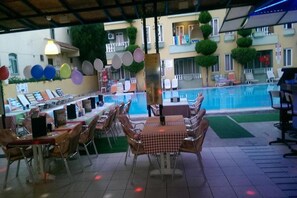 Outdoor dining - Club Sunset Apartments (Marmaris)