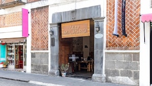 A storefront with a sign reading "Collection Milagro." - Milagro Hotel (Puebla)