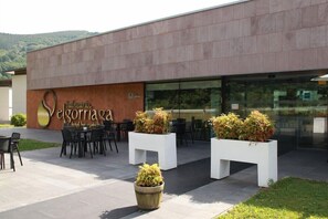 Luokittelematon kuva, 5 kautta 38, painike