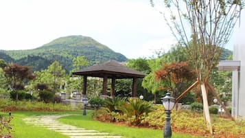 المنطقة المحيطة بالمنشأة