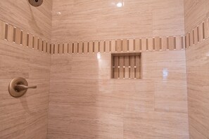 Dusche, Handtücher, Toilettenpapier