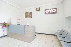 Lobby - OYO 2075 Graha Marina (Surabaya)