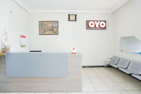 Lobby - OYO 2075 Graha Marina (Surabaya)