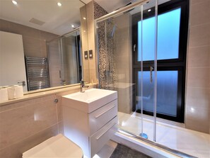 Exclusive Double Room | Bathroom