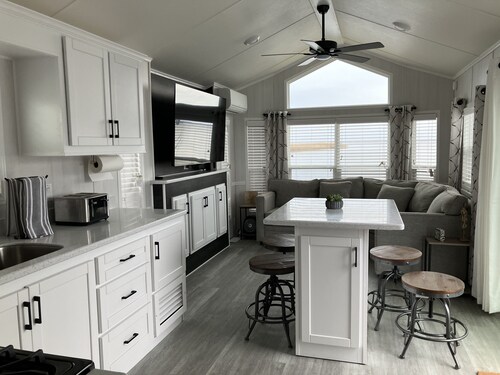 The Seashell Shack - Waterfront Tiny House on Back Bay