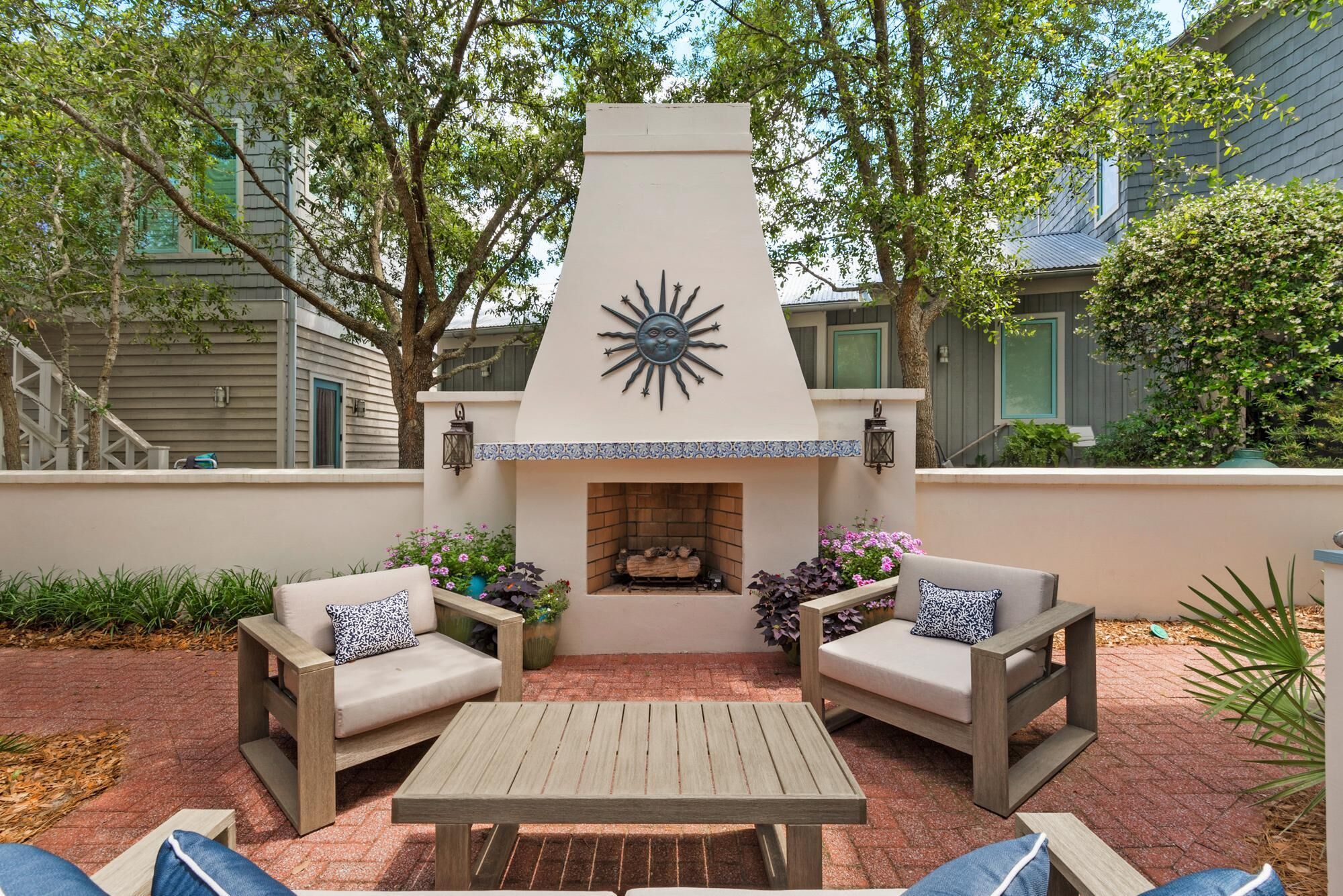 Quintessential Rosemary Cottage-Private Beach/Pool Access-Lush Courtyard-4 Bikes