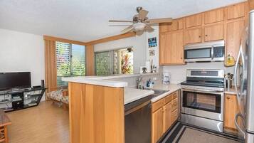 Fridge, microwave, oven, coffee/tea maker