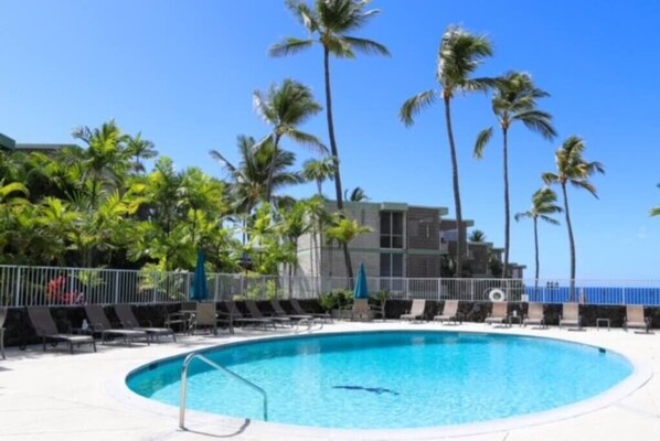 Pool - Enjoy the sunset OCEAN FRONT 1BR Apt-Pool on-site! (Kailua Kona)