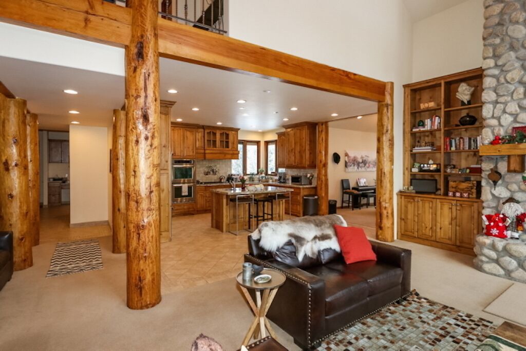 This stunning lodge is nestled on the Wasatch Mountain foothills! 