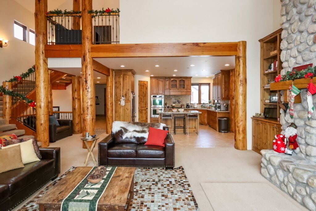 This stunning lodge is nestled on the Wasatch Mountain foothills! 