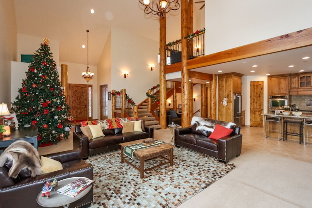 This stunning lodge is nestled on the Wasatch Mountain foothills! 