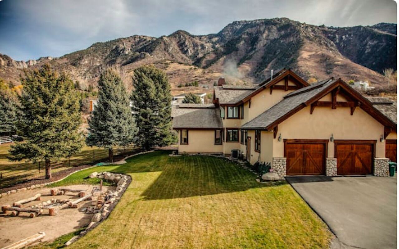 This stunning lodge is nestled on the Wasatch Mountain foothills! 
