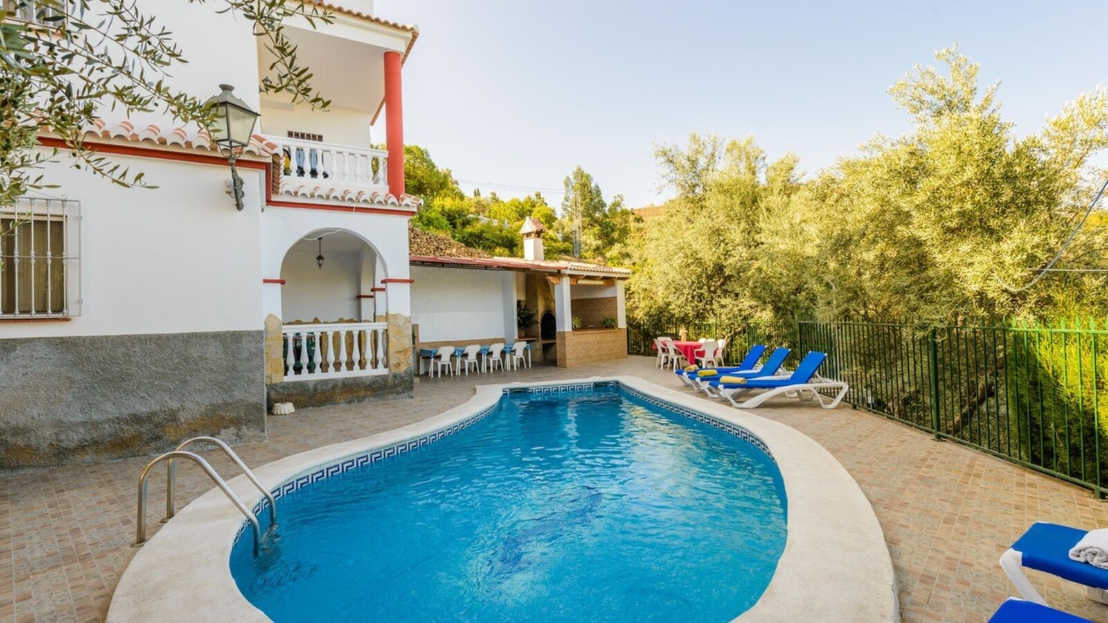 Parador de los Olivos Sayalonga by Ruralidays