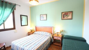 9 habitaciones, tabla de planchar con plancha, cuna de viaje y wifi 