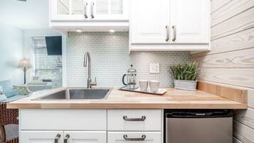 冰箱、微波炉、茶具/咖啡用具、烤面包机