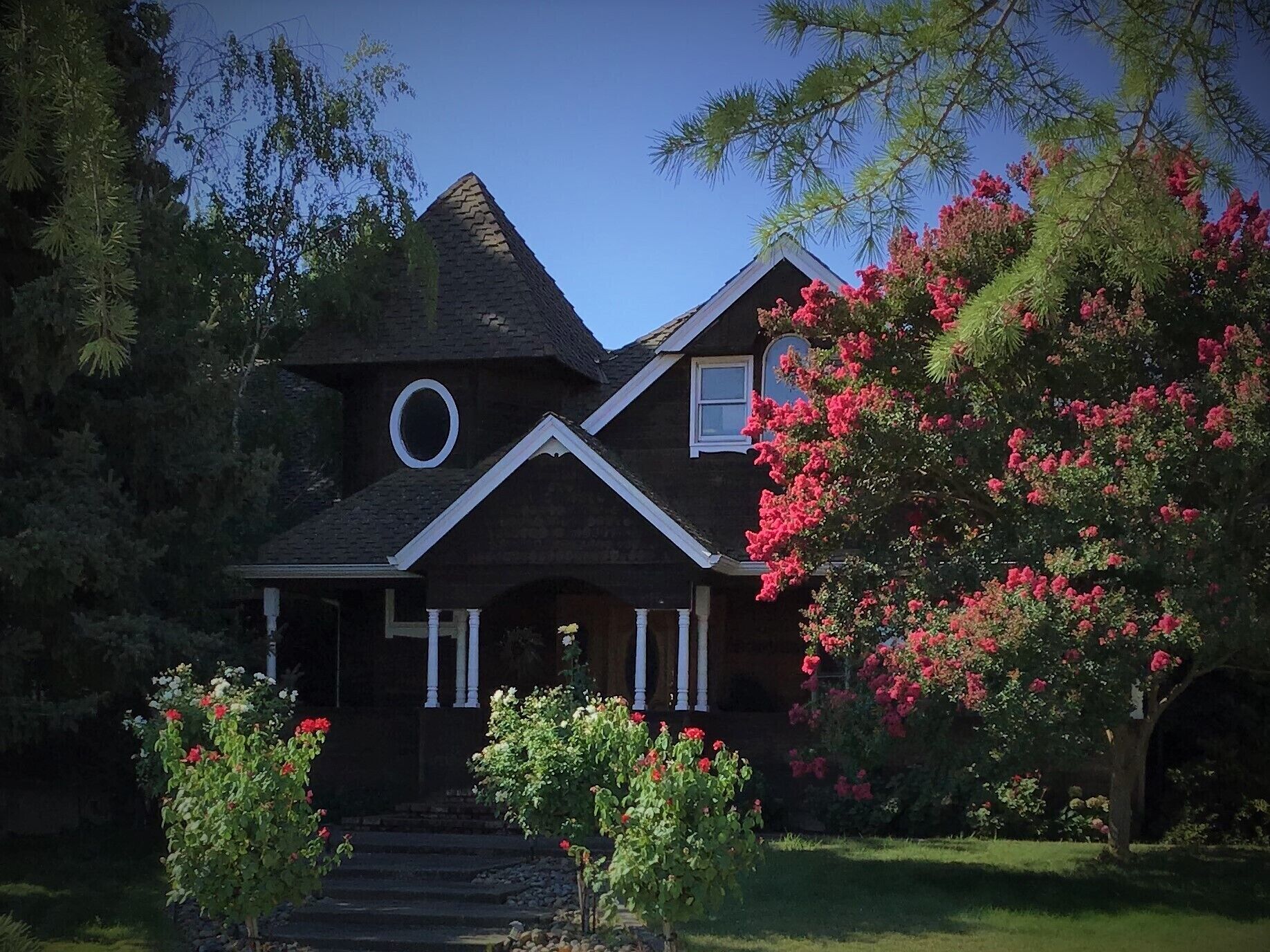 3 Acre Country Estate Located in the Foothills Between San Fransisco & Yosemite