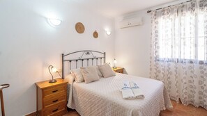 2 bedrooms, iron/ironing board, travel cot, WiFi