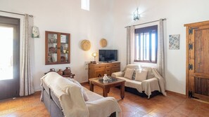 TV, fireplace, DVD player - Vistahermosa del Gastor by Ruralidays (Cádiz)