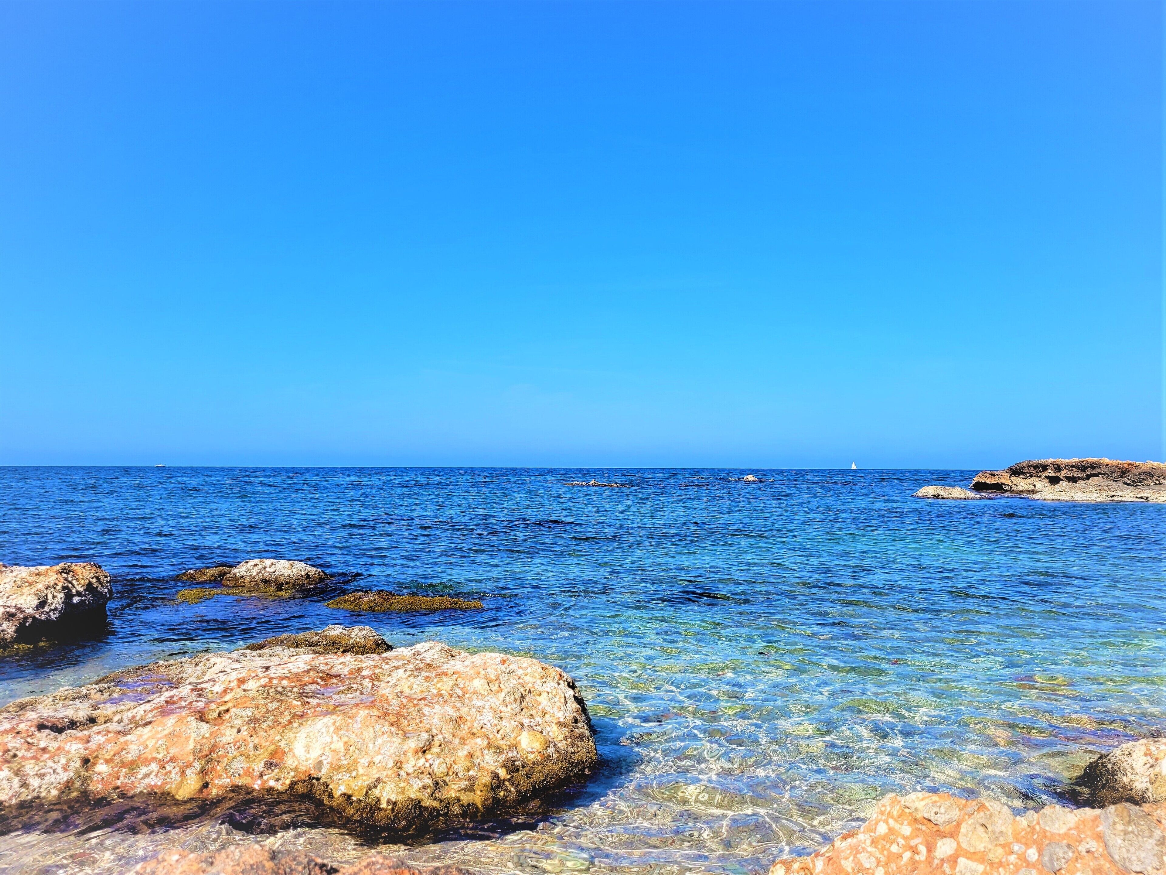 Beach nearby, sun loungers