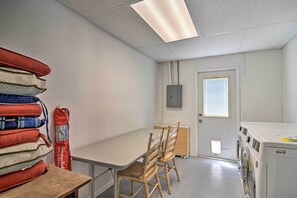 Dining - 6 Mi to Beaches: Seminole Retreat w/ Pool (Seminole)