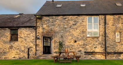 Bryn Lon Mawr - 5 bedroom Anglesey holiday barn conversion