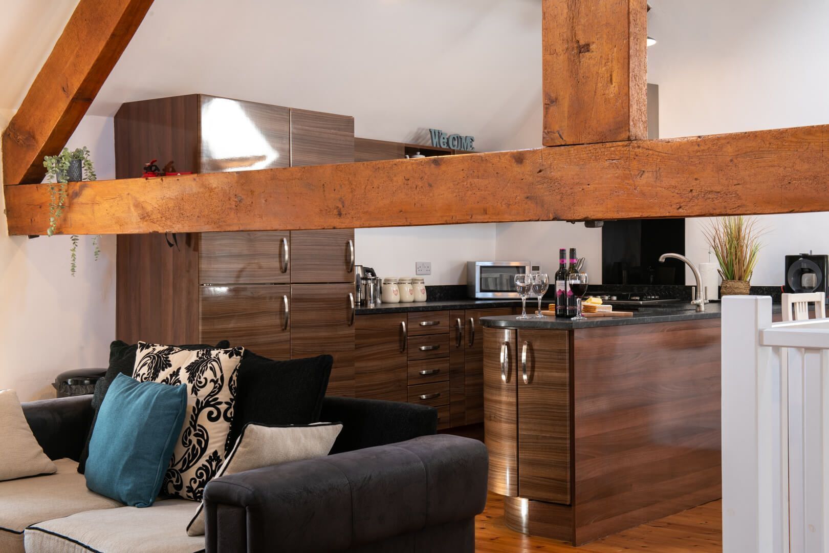 Flat-screen TV, fireplace, DVD player