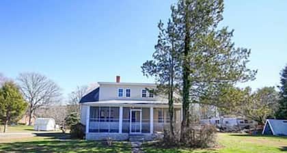 Lovely Waterfront Houes