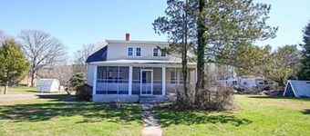 Lovely Waterfront Houes