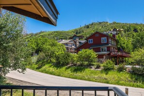 Property grounds - Ski Inn 1-Bedroom Retreat with Hot Tub Access! (Steamboat Springs)