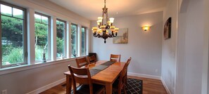 Dining - Beautiful Home with Ocean View, Large Yard, and Hot Tub  (Lincoln City)