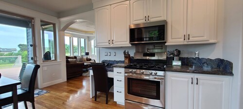 Beautiful Home with Ocean View, Large Yard, and Hot Tub 