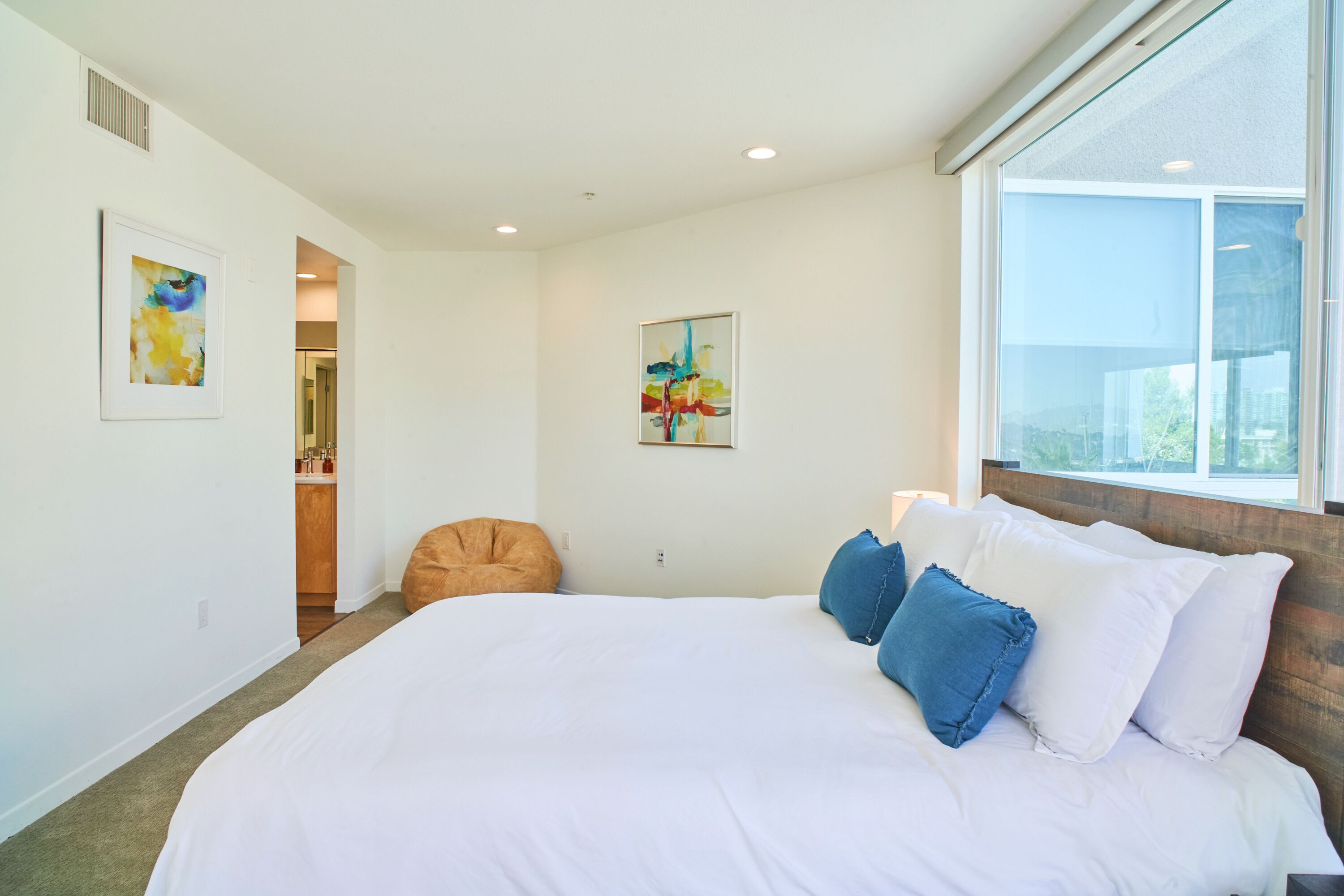 Peaceful Zen 2Bedroom Penthouse Right by the Water in Marina