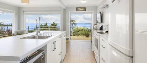 雪櫃、微波爐、多士爐、廚房用具/餐具/器皿