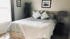 Unclassified image, 3 of 14, button - Coastal Getaway, 1 block from the beach Pet Friendly  (Cloverdale)