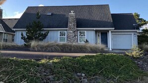 Unclassified image, 5 of 14, button - Coastal Getaway, 1 block from the beach Pet Friendly  (Cloverdale)