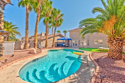 Modern & Cozy | 13min to Strip, ♛Royal Beds, Pool