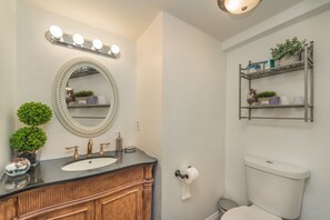 淋浴/盆浴组合、吹风机、毛巾、肥皂