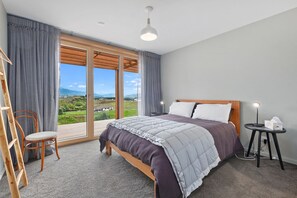 4 bedrooms, iron/ironing board, WiFi