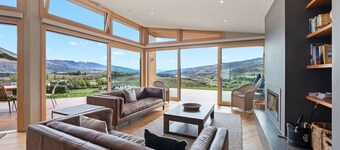 Vino and Views  - Bannockburn Holiday Home