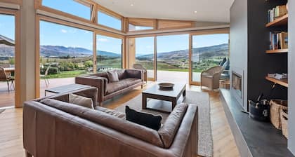 Vino and Views - Bannockburn Holiday Home
