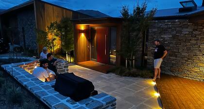 Vino and Views - Bannockburn Holiday Home