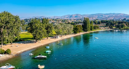 Wapato Point Halmalka Condo 510-A, 3 bed 2 bath, Sleeps 8, Next to Outdoor Pool