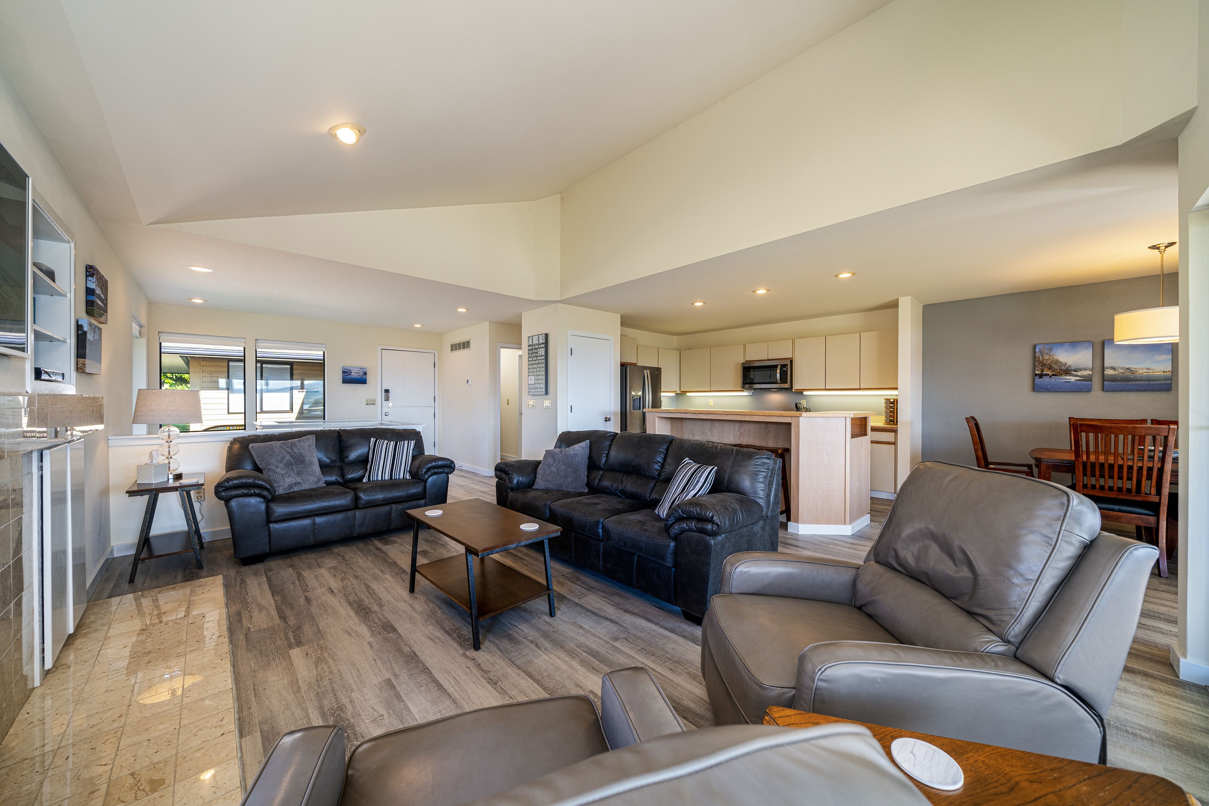 Wapato Point Halmalka Condo 510-A, 3 bed 2 bath, Sleeps 8,  Next to Outdoor Pool