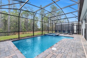 A heated pool - Your Beautiful 5 Star Villa Minutes from Disney on the Prestigious Storey Lake Resort (Orlando)