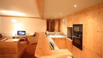 Micro-ondes, four, plaque de cuisson, lave-vaisselle