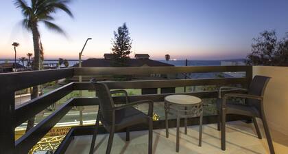 Apartment with GREAT LOCATION, 1 block from the boardwalk