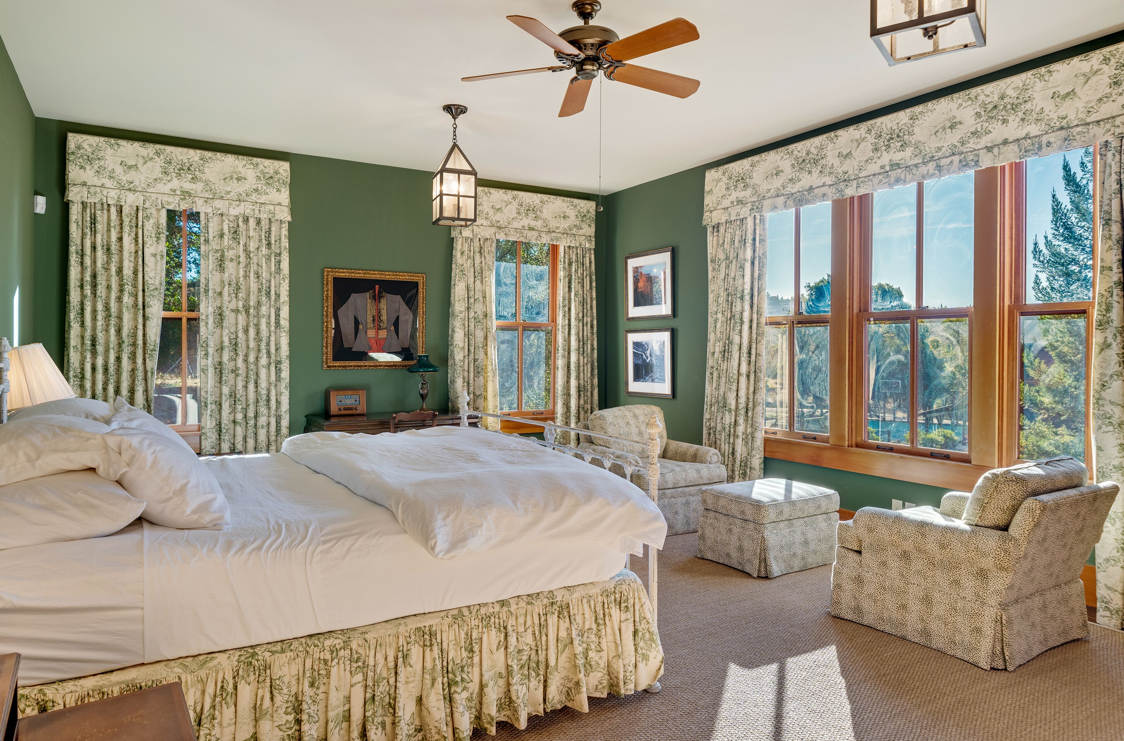 Luxury 325 acre Estate with Lodge, Cottage & Pool House, Lakes, Pool, Tennis ct.