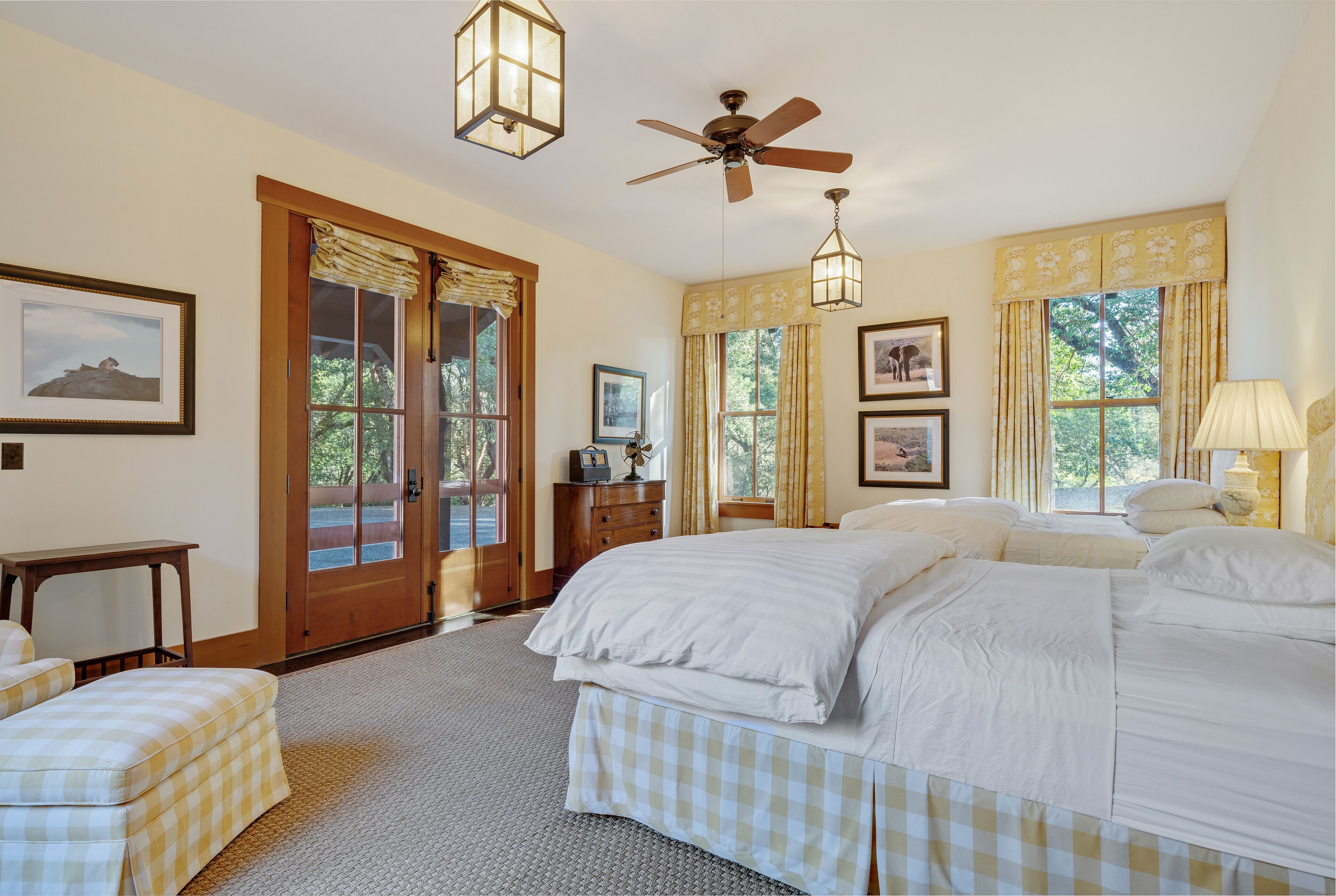 Luxury 325 acre Estate with Lodge, Cottage & Pool House, Lakes, Pool, Tennis ct.