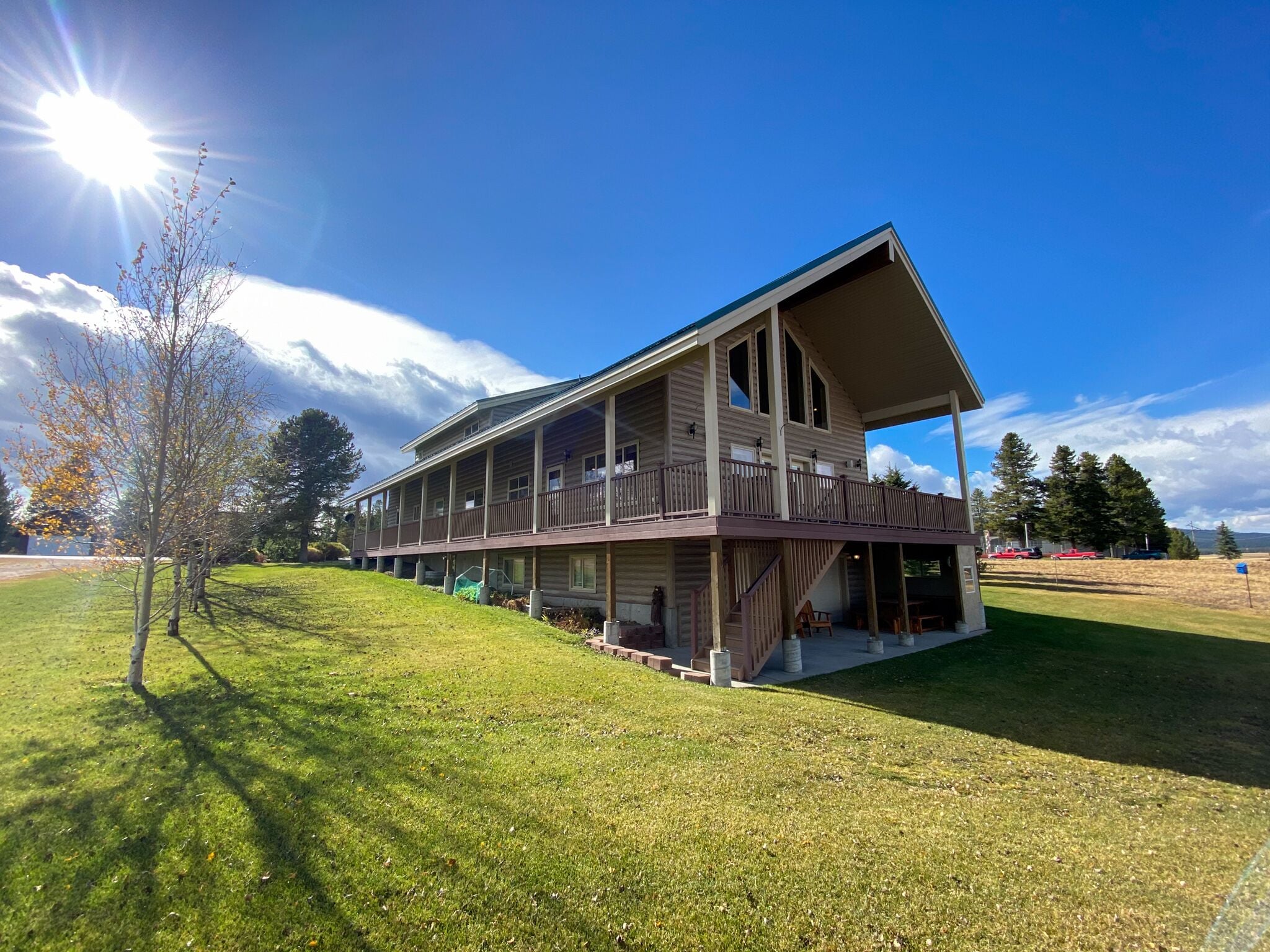 Bear Foot Bungalow near Yellowstone - sleeps 18! in Island Park, United States