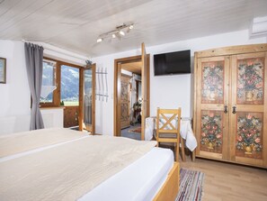 3 bedrooms, travel cot, free WiFi